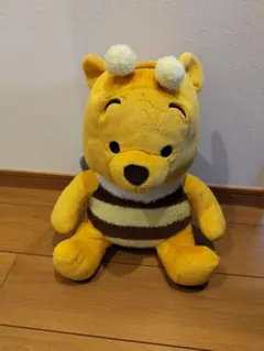 プーさん　ミツバチのぬいぐるみ