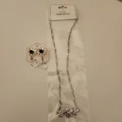 フラワーモチーフ ネックレスとイヤリングセット