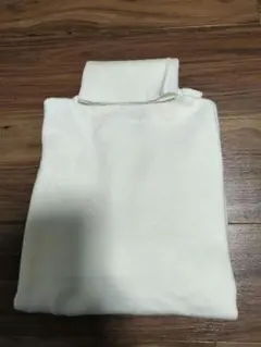 ホワイト タートルネックニット 長袖