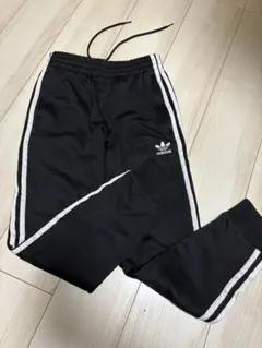 adidas ストライプ ブラックジャージパンツ XS