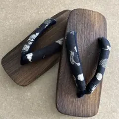 お値下げ！木製ダークブラウン下駄 伝統的模様