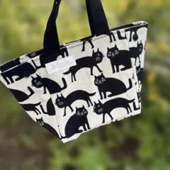 黒猫プリントキューブトートバッグ 入れ口マグネットボタン　サイドにスナップボタン