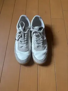 NIKE スニーカー ホワイト ガムソールのサムネイル
