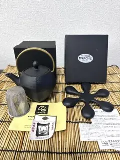 【新品未使用】南部鉄瓶　まゆ　奥山清行デザイン　ティーポットスクエア 新品未使用】南部鉄瓶 まゆ 奥山清行デザイン ティーポットスクエア