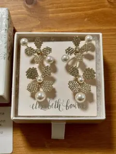 elizabeth bower ゴールドピアス June Bud Pearl