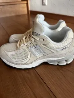 New Balance 2002R アイボリー