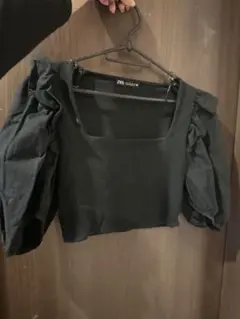 ZARA ブラックパフスリーブトップス