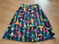 六*様 ホコモモラ　幾何学模様 フレアスカート ひざ丈