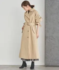 【emmi atelier】デザインベルト付き　ロング　ベージュトレンチコートのサムネイル