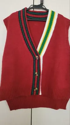 レッド ニットベスト Vネック ストライプ(４月まで出品)