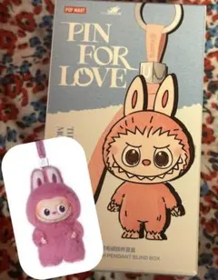 POP MART PIN FOR LOVE THE MONSTERS “Q”