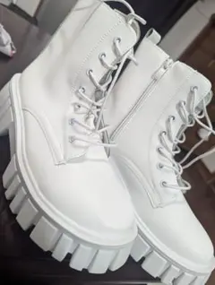 ホワイト 厚底ブーツ ジッパー付き