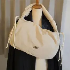 Ameri NEW LOGO SHOULDER BAG ノベルティのサムネイル