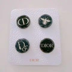 Dior ロゴ入りブローチ 4個セット