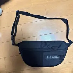 UNDER ARMOUR ボディバッグ ブラック
