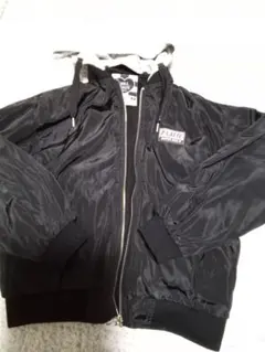 フード付き黒ナイロンジャケット XS