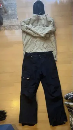スノーボードウェアセット（ジャケット・パンツ） 手袋付き