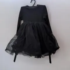 黒い長袖ワンピース（チュールスカート）