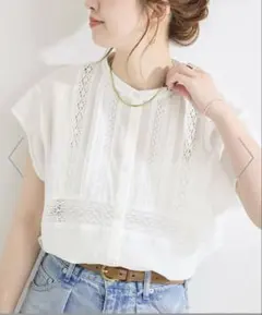 【新品タグ付き】　B.C STOCK ピンタックレースブラウス　ホワイトのサムネイル