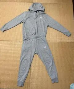 NIKE フルジップパーカーとパンツのセットアップ