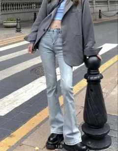 ライトブルーブーツカットデニム