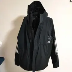 adidas ブラック ナイロンジャケット フード付き