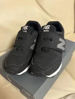 New Balance PV400 キッズ スニーカー ブラック 19cmのサムネイル