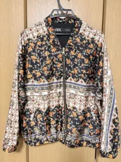 花柄ボンバージャケット 黒とオレンジ