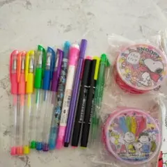 蛍光ペン、ボールペン、ミニポーチなど