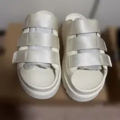 UGG GOLDENGLOW SLIDE サンダル