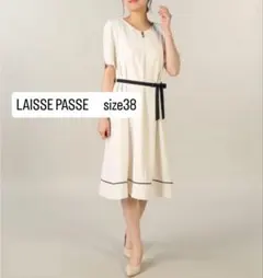 Vネックバイカラーワンピース 白　М