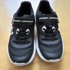 UNDER ARMOUR ブラックキッズシューズ21センチのサムネイル