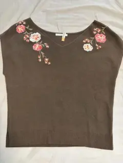 ブラウン 花柄刺繍 ノースリーブニット Mサイズのサムネイル