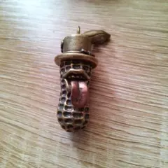 【新品】ピーナッツ キーホルダー 真鍮製 ビンテージ加工