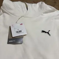 ホワイトパーカー