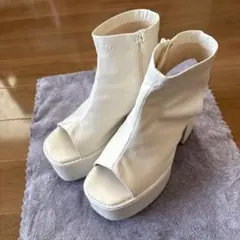 ホワイトサンダル