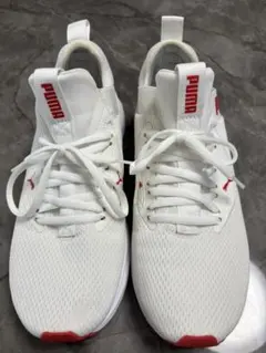 レッド スニーカー