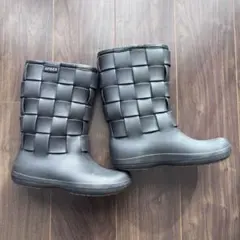 crocs 編み込みラバーブーツ 黒 長靴