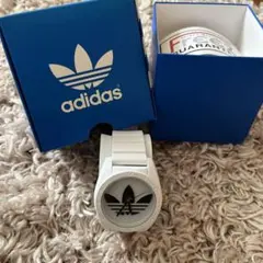 adidas ホワイト アナログ時計のサムネイル