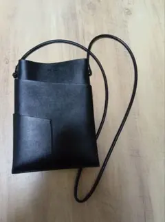 斜め掛けショルダーバッグ　軽量　柔らか素材　黒