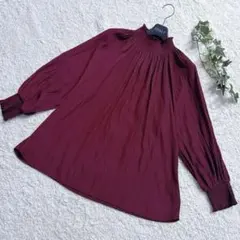 美品 ✨OFUON オフオン ハイネック ギャザー ブラウス ボルドー 38 Mのサムネイル