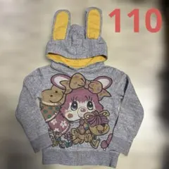 ウサギ耳付きグレーのパーカー