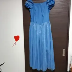 青いフリル袖マキシドレス