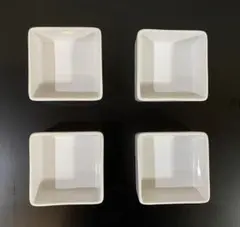 Crate & Barrel CB2 シンプルな白い正方形の小皿　4枚
