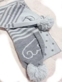 Hugyourskin グレー ストライプ柄 ポンポン付きマフラー　ムシンサ