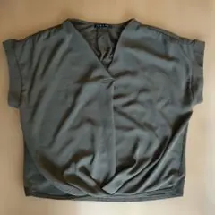 INGNI オリーブ Vネック 半袖シャツ