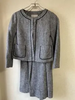 Couture brooch グレー ノーカラージャケット　スカートスーツ