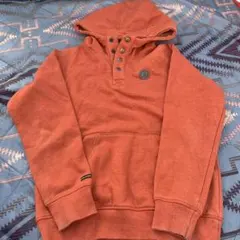 美品Volcom オレンジ パーカー 130〜140 スノーボード　スケボー