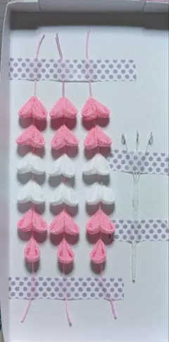 一越しちりめん　つまみ細工　サクラピンク色と白の下がりパーツ　素材