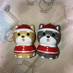 ☆新品！クリスマス柴犬　サンタ犬　置物2個セット　匿名配送　レジン☆